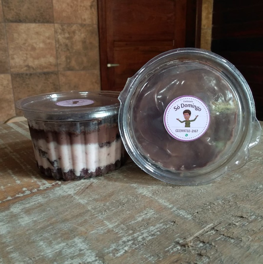 Bolo de Pote de Chocolate com Ninho e Cereja